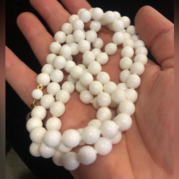 Rare Milk Glass Beads Classic Vintage jewellery knotted Necklace strand - Picture 13 of 14